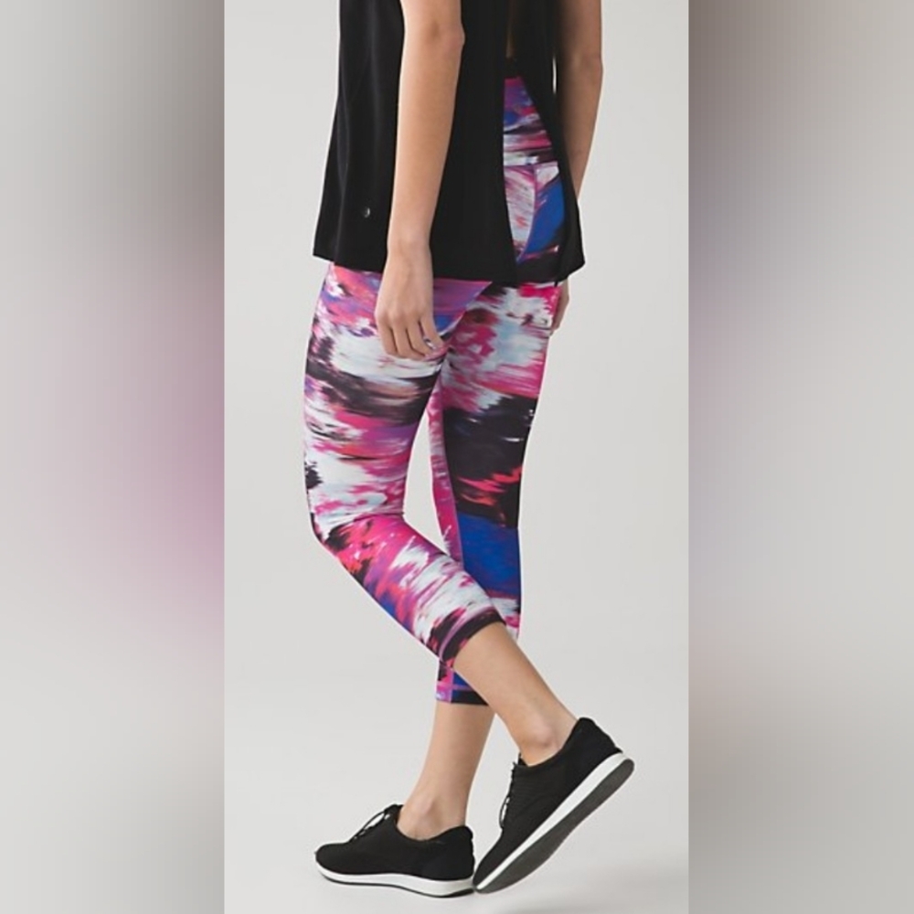 Lululemon Wunder Under Crop Size 10 Hi-Rise Full-On Luon Pigment Wind White Mult